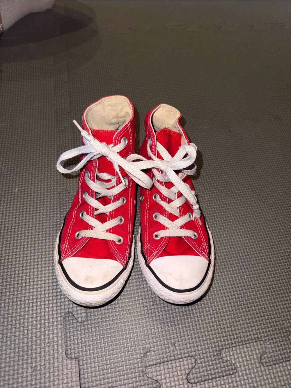 Converse bright red